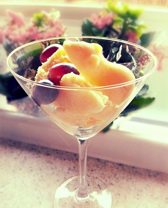 mango coconut frozen yogurt image